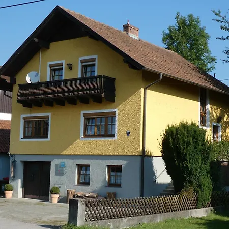 Gaestehaus Am Weinberg - Schlager *